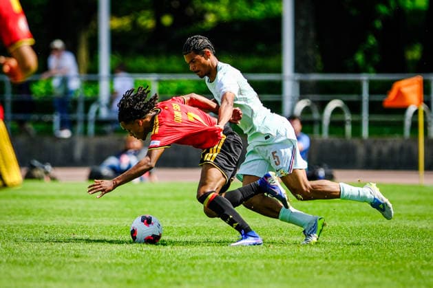 Sport Bilder des Tages UEFA Under-17 European Championship, EM, Europameisterschaft Estonia 2026 Jayden Onia Seke and Mael Gernigon in action during the UEFA Under-17 European Championship Semifinal match between Belgium U-17 vs France U-17 national teams, Tallinn Estonia 04.06.2026 Tallinn Kadrioru Stadium Estonia Copyright: xMaurixLevandix