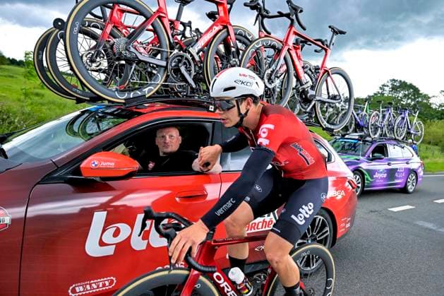 Tour de Wallonie 2026 Stage 4 EUPEN, BELGIUM - JUNE 04 : De Lie Arnaud (BEL) of Lotto Intermarche with the team car during stage 4 of the 47th edition of Ethias Tour de Wallonie an UCI ProSeries 2.Pro cycling road race stage for Men Elite of 166.7 km with start in Dison and finish in Eupen on June 4, 2026 in Eupen, Belgium, 04 06 2026 ( Motordriver Pieter Van Herzele - Eupen Belgium  Copyright: xSesx