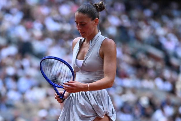 2026 French Open (Roland-Garros) - Day 12 PARIS, FRANCE - JUNE 4: Mirra Andreyeva in action against Marta Kostyuk (not seen) of Ukraine during women s Singles semi-final match of the 2026 French Open at Philippe-Chatrier Court in Paris, France on June 4, 2026. Burak Akbulut Anadolu Paris France. Editorial use only. Please get in touch for any other usage.  Copyright: x2026xAnadoluxBurakxAkbulutx
