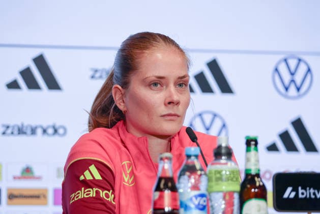 Köln, Deutschland: 04.06. 2026 - Training der DFB Frauen - Abschlusspressekonferenz vor dem WM Qualifikationsspiel Deutschland vs. Norwegen Im Bild: Sjoeke Nüsken Nuesken (Deutschland) bei der Abschlusspressekonferenz in Köln Copyright: HMBxMedia MadeleinexFantini