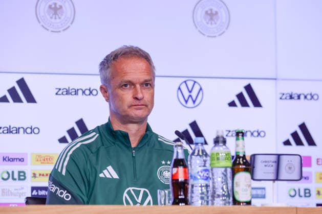 Köln, Deutschland: 04.06. 2026 - Training der DFB Frauen - Abschlusspressekonferenz vor dem WM Qualifikationsspiel Deutschland vs. Norwegen Im Bild: Bundestrainer Christian Wück Wueck (Deutschland) bei der Abschlusspressekonferenz in Köln Copyright: HMBxMedia MadeleinexFantini