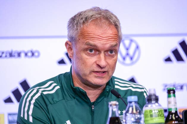 Köln, Deutschland: 04.06. 2026 - Training der DFB Frauen - Abschlusspressekonferenz vor dem WM Qualifikationsspiel Deutschland vs. Norwegen Im Bild: Bundestrainer Christian Wück Wueck (Deutschland) bei der Abschlusspressekonferenz in Köln Copyright: HMBxMedia MadeleinexFantini