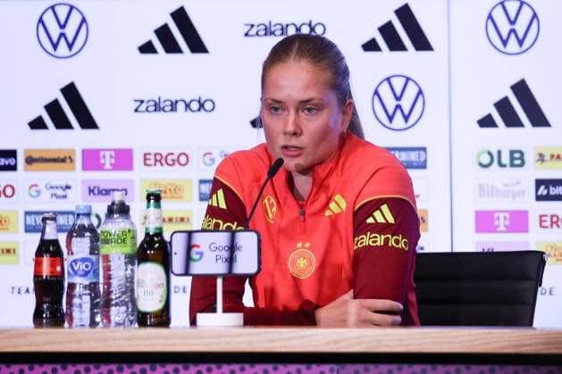 Köln, Deutschland: 04.06. 2026 - Training der DFB Frauen - Abschlusspressekonferenz vor dem WM Qualifikationsspiel Deutschland vs. Norwegen Im Bild: Sjoeke Nüsken Nuesken (Deutschland) bei der Abschlusspressekonferenz in Köln Copyright: HMBxMedia MadeleinexFantini
