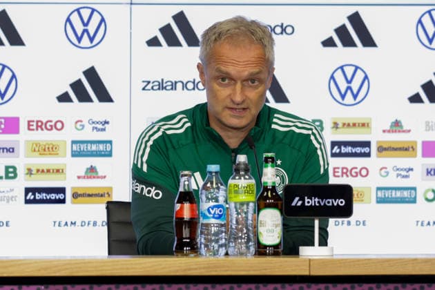 04.06.2026, xgrfx, Fussball DFB-Medientermine, Deutsche Frauennationalmannschaft - Pressekonferenz und Abschlusstraining v.l. Christian Wück (Deutsche Frauennationalmannschaft) (DFL DFB REGULATIONS PROHIBIT ANY USE OF PHOTOGRAPHS as IMAGE SEQUENCES and or QUASI-VIDEO) Köln