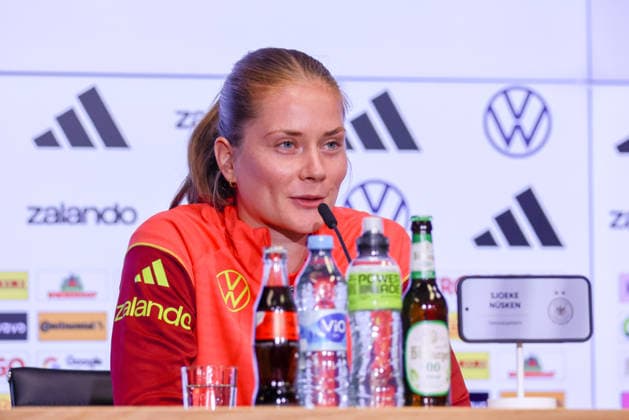 Köln, Deutschland: 04.06. 2026 - Training der DFB Frauen - Abschlusspressekonferenz vor dem WM Qualifikationsspiel Deutschland vs. Norwegen Im Bild: Sjoeke Nüsken Nuesken (Deutschland) bei der Abschlusspressekonferenz in Köln Copyright: HMBxMedia MadeleinexFantini
