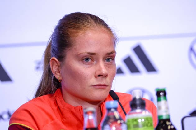 Köln, Deutschland: 04.06. 2026 - Training der DFB Frauen - Abschlusspressekonferenz vor dem WM Qualifikationsspiel Deutschland vs. Norwegen Im Bild: Sjoeke Nüsken Nuesken (Deutschland) bei der Abschlusspressekonferenz in Köln Copyright: HMBxMedia MadeleinexFantini
