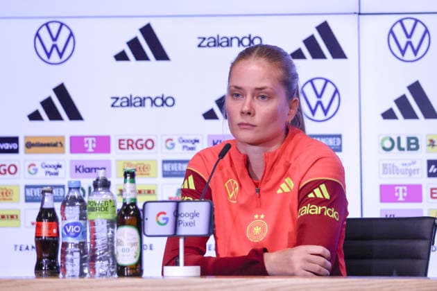 Köln, Deutschland: 04.06. 2026 - Training der DFB Frauen - Abschlusspressekonferenz vor dem WM Qualifikationsspiel Deutschland vs. Norwegen Im Bild: Sjoeke Nüsken Nuesken (Deutschland) bei der Abschlusspressekonferenz in Köln Copyright: HMBxMedia MadeleinexFantini