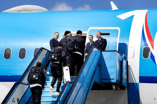 SCHIPHOL - Players of the Dutch national team, Nationalteam at Schiphol Airport. The Oranje players are departing for New York for the World Cup. RAMON VAN FLYMEN ANP xVIxANPxSportx xxANPxIVx 560079616 originalFilename: 560079616.jpg