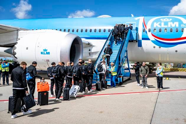 AMSTERDAM - Players of the Dutch national team, Nationalteam board the plane at Schiphol Airport in Amsterdam, the Netherlands, on June 2, 2026, as the Dutch national team departs for the 2026 World Cup. (Photo by Stefan Koops EYE4IMAGES DeFodi Images) -