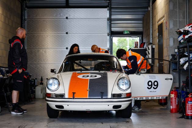 AUTO - LE MANS CLASSIC SERIES 2026 - GRAND PRIX DE L™AGE D™OR 2026 99 QUAIFE Phil (gbr), THORPE James (gbr), Porsche 911 2.0 1965, GTL - ELI, 2.0L CUP, pit ambiance during the 2026 Grand Prix de l™age d™Or, 3rd round of the Le Mans Classic Series 2026, from June 04 to 07 in Circuit de Dijon Prenois, in Prenois, France - DijonFrance  Copyright: xGREGORYxLENORMANDx