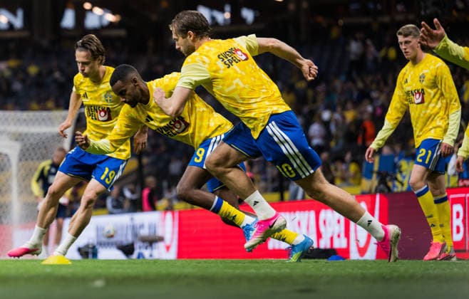 260604 Mattias Svanberg, Alexander Isak and Benjamin Nygren of Sweden during warm-up ahead of the International Friendly, Länderspiel, Nationalmannschaft football match between Sweden and Greece on June 4, 2026 in Stockholm. Photo: Joel Marklund BILDBYRAN kod JM JM0822 bbeng fotboll football soccer fotball träningslandskamp international friendly sverige sweden sverige a grekland greece Copyright: JOELxMARKLUND BB260604JM005
