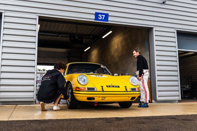 AUTO - LE MANS CLASSIC SERIES 2026 - GRAND PRIX DE L™AGE D™OR 2026 10 ORJUELA Juan Pablo (col), CALLE Nelson (col), Porsche 911 2.0 1965, GTL, 2.0L CUP, pit ambiance during the 2026 Grand Prix de l™age d™Or, 3rd round of the Le Mans Classic Series 2026, from June 04 to 07 in Circuit de Dijon Prenois, in Prenois, France - DijonFrance  Copyright: xDamienxDoumerguex