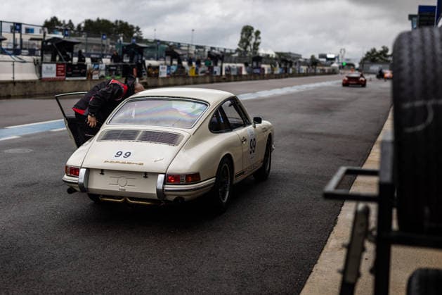 AUTO - LE MANS CLASSIC SERIES 2026 - GRAND PRIX DE L™AGE D™OR 2026 99 QUAIFE Phil (gbr), THORPE James (gbr), Porsche 911 2.0 1965, GTL - ELI, 2.0L CUP, pit ambiance during the 2026 Grand Prix de l™age d™Or, 3rd round of the Le Mans Classic Series 2026, from June 04 to 07 in Circuit de Dijon Prenois, in Prenois, France - DijonFrance  Copyright: xDamienxDoumerguex