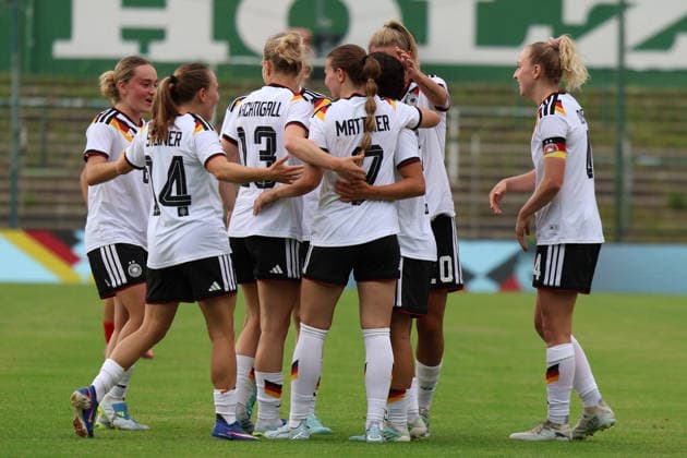 Deutschland: U23 Frauen Freundschaftsspiel 2025 - 2026, Deutschland U23 gegen Dänemark U23, Alfred-Kunze-Sportpark (Leipzig): Tor und Jubel von Dilara Acikgöz (Deutschland U23 Frauen, 3) zum 2:0 Copyright: xLucasxWalterx