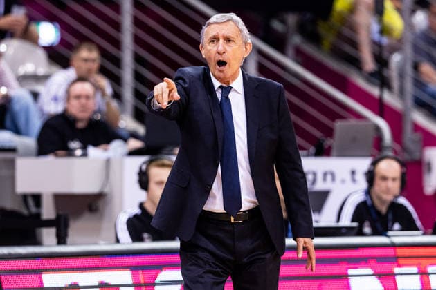 BONN, GERMANY - JUNE 04: Svetislav Pesic (Headcoach FC Bayern Muenchen) gestures during the easyCredit Basketball Bundesliga Playoffs Semi-final match 3 between Telekom Baskets Bonn vs. FC Bayern Muenchen at Telekom Dome Bonn on match 3 of easyCredit Basketball Bundesliga Playoffs Semi-final on June 04, 2026 in Bonn, Germany. North Rhine Westphalia Germany Copyright: xSteffiexWunderlx