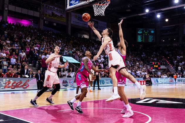 BONN, GERMANY - JUNE 04: Vladimir Lucic (FC Bayern Muenchen, 11) tries to shoot over Michael Kessens (Telekom Baskets Bonn, 6) during the easyCredit Basketball Bundesliga Playoffs Semi-final match 3 between Telekom Baskets Bonn vs. FC Bayern Muenchen at Telekom Dome Bonn on match 3 of easyCredit Basketball Bundesliga Playoffs Semi-final on June 04, 2026 in Bonn, Germany. North Rhine Westphalia Germany Copyright: xSteffiexWunderlx