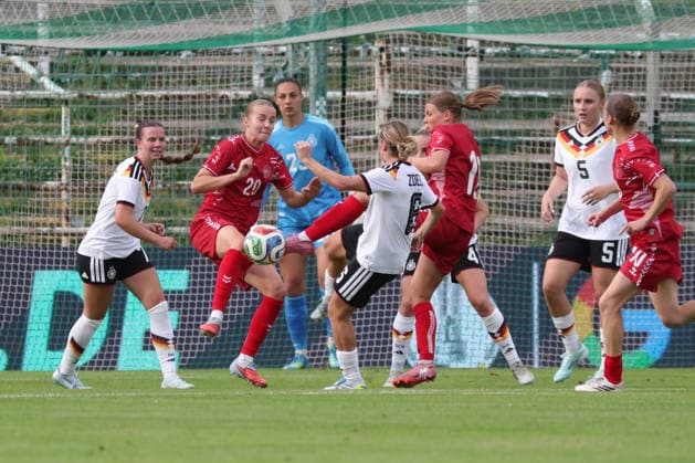 Fußball, U23-Frauen: Deutschland - Dänemark, 04.06.26 Therese Vestermark (20, Dänemark U23) sorgt für Gefahr vor dem deutschen Tor. Fußball, Testspiel U23-Frauen: Deutschland - Dänemark am 04.06.26 im Alfred-Kunze-Sportpark Leipzig-Leutzsch. Copyright: xBEAUTIFULxSPORTS JanxKaeferx