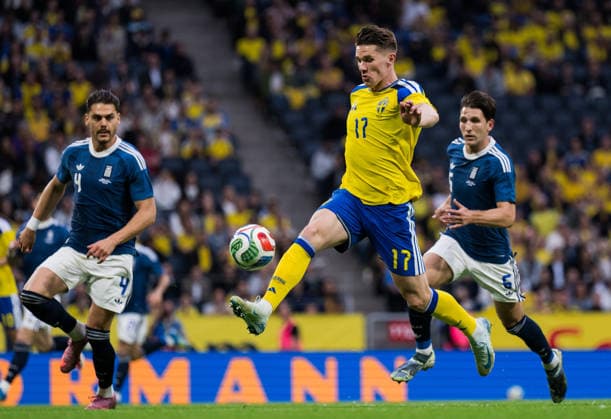 260604 Ntinos Mavropanos and Panagiotis Retsos of Greece against Viktor Gyökeres of Sweden during the International Friendly, Länderspiel, Nationalmannschaft football match between Sweden and Greece on June 4, 2026 in Stockholm. Photo: Joel Marklund BILDBYRAN kod JM JM0822 bbeng fotboll football soccer fotball träningslandskamp international friendly sverige sweden sverige a grekland greece Copyright: JOELxMARKLUND BB260604JM015
