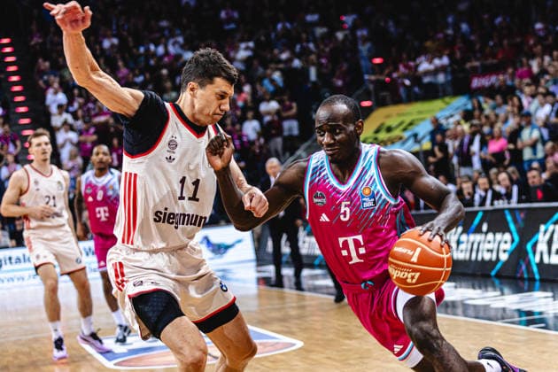 easyCreditBBL, Playoff-Halbfinale 3, Telekom Baskets Bonn vs. FC Bayern Basketball, 4.6.2026 Tylan Birts (Telekom Baskets Bonn 5) gegen Vladimir Lucic (FC BAYERN MÜNCHEN BASKETBALL 11) - easyCreditBBL, Playoff-Halbfinale 3, Telekom Baskets Bonn vs. FC Bayern Basketball, 4.6.2026, Telekom Dome Bonn Copyright: xBEAUTIFULxSPORTS Derixx