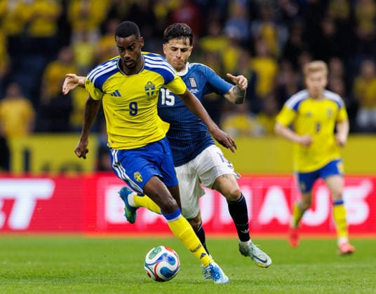 260604 Alexander Isak of Sweden and Lazaros Rota of Greece during the International Friendly, Länderspiel, Nationalmannschaft football match between Sweden and Greece on June 4, 2026 in Stockholm. Photo: Maxim Thore BILDBYRAN kod MT JM0822 bbeng fotboll football soccer fotball träningslandskamp international friendly sverige sweden sverige a grekland greece Copyright: MAXIMxTHORE BB260604MT027