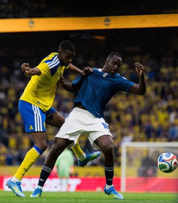 260604 Alexander Isak of Sweden and Andreas Tetteh of Greece during the International Friendly, Länderspiel, Nationalmannschaft football match between Sweden and Greece on June 4, 2026 in Stockholm. Photo: Joel Marklund BILDBYRAN kod JM JM0822 bbeng fotboll football soccer fotball träningslandskamp international friendly sverige sweden sverige a grekland greece Copyright: JOELxMARKLUND BB260604JM021