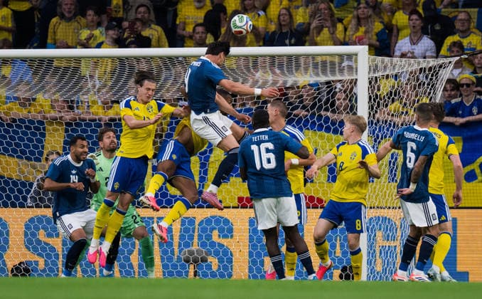 260604 Mattias Svanberg, Gustaf Lagerbielke and Daniel Svensson of Sweden defend against Ntinos Mavropanos of Greece during the International Friendly, Länderspiel, Nationalmannschaft football match between Sweden and Greece on June 4, 2026 in Stockholm. Photo: Joel Marklund BILDBYRAN kod JM JM0822 bbeng fotboll football soccer fotball träningslandskamp international friendly sverige sweden sverige a grekland greece Copyright: JOELxMARKLUND BB260604JM022