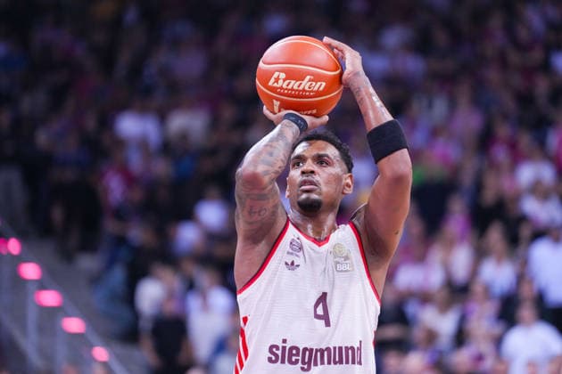 04.06.2026, xydrx, Basketball, easyCredit Basketball Bundesliga, Playoffs, Halbfinale Spiel 3, Telekom Baskets Bonn - FC Bayern München Basketball, Telekom Dome Bonn: Xavier Rathan-Mayes (FC Bayern Muenchen Basketball, 4) beim Freiwurf Copyright: HMBxMedia YannisxDreimann