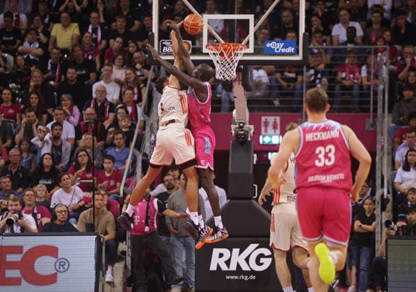 Block: Kur Jongkuch Telekom Baskets Bonn vs. FC Bayern München (Muenchen) Basketball Playoffs Halbfinale Spiel 3 - Saison 2025 26