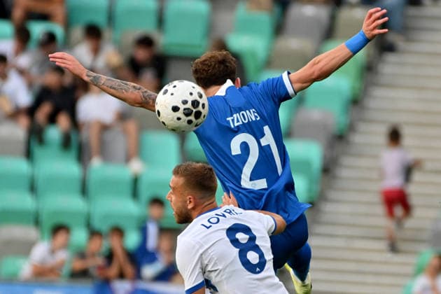 Sport Bilder des Tages LJUBLJANA, SLOVENIA - JUNE 04: Marinos Tzionis of Cyprus (R) in action against Sandi Lovric of Slovenia (L) during the International men’s football Friendly match between Slovenia and Cyprus at Stadium Stozice, Ljubljana on June 04, 2026 in Ljubljana, Slovenia. (Photo by Igor Kupljenik Sports Press Photo).  Copyright: xIgorxKupljenikx xSPPx Sportspressphoto_SPR160739
