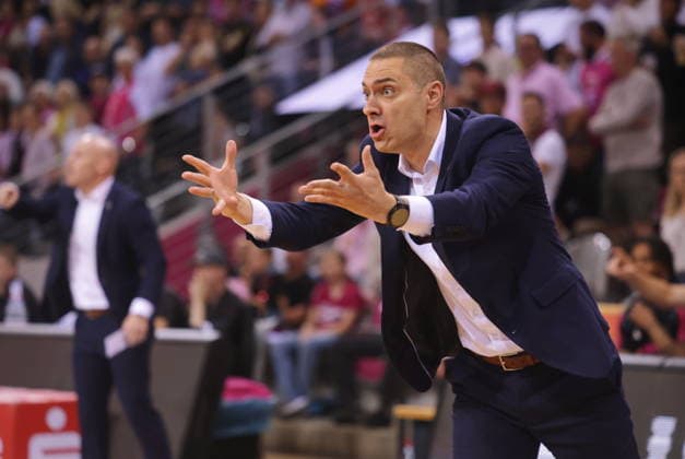 Trainer Marko Stankovic, Co-Trainer Lionel Bosco Telekom Baskets Bonn vs. FC Bayern München (Muenchen) Basketball Playoffs Halbfinale Spiel 3 - Saison 2025 26