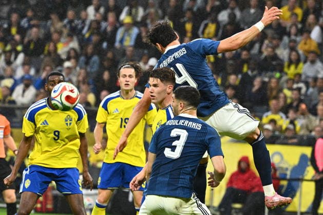 Sport Bilder des Tages STOCKHOLM, SVERIGE 20260604 Sveriges Alexander Isak, Sveriges Mattias Svanberg, Sveriges Viktor Gyökeres mot Greklands Konstantinos Koulierakis och Greklands Ntinos Mavropanos under torsdagens träningslandskamp i fotboll mellan Sverige och Grekland pa Strawberry arena inför fotbolls-VM i sommar. STOCKHOLM SVERIGE x10090x *** STOCKHOLM, SWEDEN 20260604 Swedens Alexander Isak, Swedens Mattias Svanberg, Swedens Viktor Gyökeres against Greeces Konstantinos Koulierakis and Greeces Ntinos Mavropanos during Thursdays international soccer training match between Sweden and Greece at Strawberry arena ahead of this summers World Cup STOCKHOLM SWEDEN x10090x  Copyright: xClaudioxBresciani TTx LANDSKAMP SVERIGE-GREKLAND