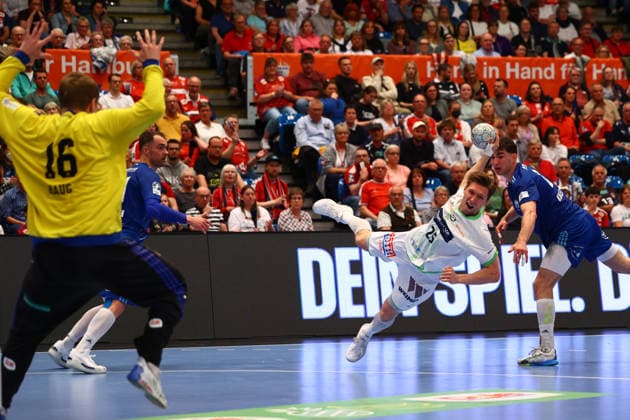 Handball I Herren I Saison 2025 2026 I Bundesliga I 33. Spieltag I HSV Hamburg - HSG Wetzlar I 04.06.2026 Robin Haug (16, HSV Hamburg) Justin Müller (25, HSG Wetzlar) Hamburg Alsterdorfer Sporthalle Hamburg Deutschland Copyright: xLobeca RalfxHomburgx