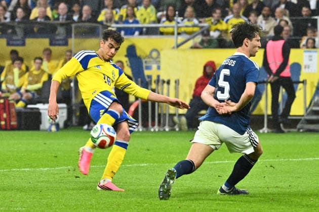 Sweden s Yasin Ayari and Greece s Panagiotis Retsos during Thursday s friendly football match between Sweden and Greece at Strawberry Arena ahead of this summer s World Cup. Stockholm, Sweden 4 June 2026. STOCKHOLM SWEDEN x10090x Copyright: xClaudioxBresciani TTx FOOTBALL SWEDEN-GREECE