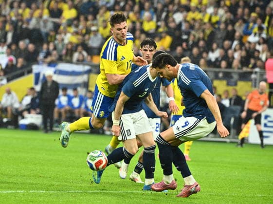 Sweden s Viktor Gyökeres against Greece s Konstantinos Koulierakis and Greece s Ntinos Mavropanos during Thursday s friendly football match between Sweden and Greece at Strawberry Arena ahead of this summer s World Cup. 3June 2026. STOCKHOLM SWEDEN x10090x Copyright: xClaudioxBresciani TTx FOOTBALL SWEDEN-GREECE