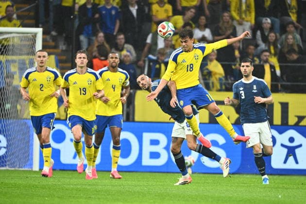 Greece s Dimitris Kourbelis and Sweden s Yasin Ayari fight for the ball during Thursday s friendly football match between Sweden and Greece at Strawberry Arena ahead of this summer s World Cup. Stockholm, Sweden 4 June 2026. STOCKHOLM SWEDEN x10090x Copyright: xClaudioxBresciani TTx FOOTBALL SWEDEN-GREECE