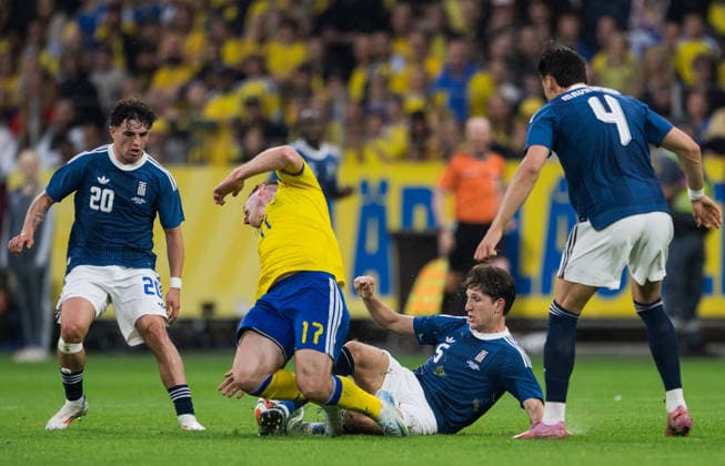 260604 Viktor Gyökeres of Sweden and Panagiotis Retsos of Greece during the International Friendly, Länderspiel, Nationalmannschaft football match between Sweden and Greece on June 4, 2026 in Stockholm. Photo: Johanna Säll BILDBYRAN kod JL JM0822 bbeng fotboll football soccer fotball träningslandskamp international friendly sverige sweden sverige a grekland greece Copyright: JOHANNAxSÄLL BB260604BB561