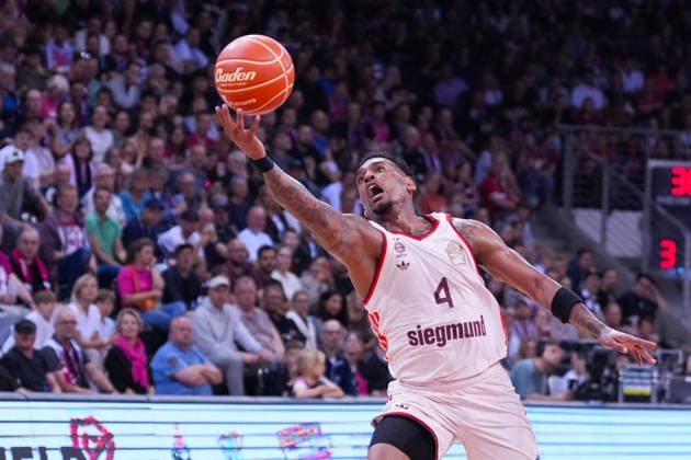 04.06.2026, xydrx, Basketball, easyCredit Basketball Bundesliga, Playoffs, Halbfinale Spiel 3, Telekom Baskets Bonn - FC Bayern München Basketball, Telekom Dome Bonn: Xavier Rathan-Mayes (FC Bayern Muenchen Basketball, 4) Copyright: HMBxMedia YannisxDreimann