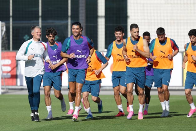 Training of the Portuguese national football team in the football city of Oeiras - Portugal, June 4, 2026, in Alges, Portugal. Cristiano Ronaldo (Portugal ,7), Diogo Dalot (Portugal ,5) Copyright: HMBxMedia FernandoxSoares