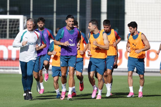 Training of the Portuguese national football team in the football city of Oeiras - Portugal, June 4, 2026, in Alges, Portugal. Cristiano Ronaldo (Portugal ,7), Diogo Dalot (Portugal ,5) Copyright: HMBxMedia FernandoxSoares