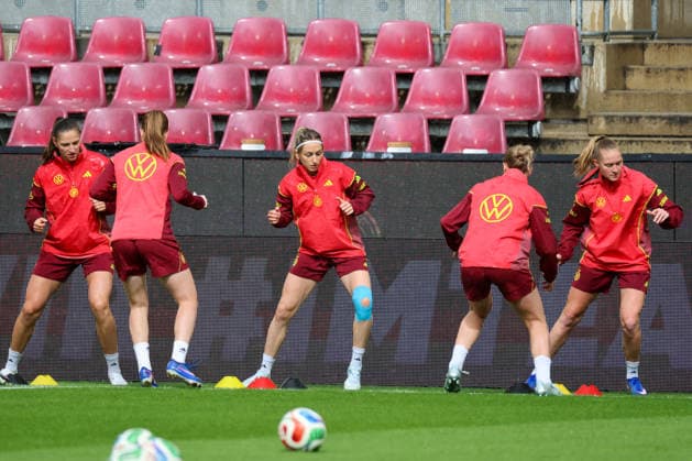 Köln, Deutschland: 04.06. 2026 - Training der DFB Frauen - Abschlusstraining vor dem WM Qualifikationsspiel Deutschland vs. Norwegen Im Bild: v.li. Melissa Kössler Koessler (Deutschland), Kathrin Hendrich (Deutschland) und Janina Minge (Deutschland) Copyright: HMBxMedia MadeleinexFantini