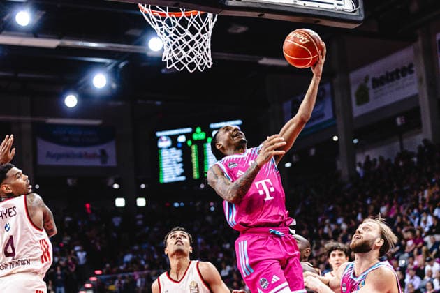easyCreditBBL, Playoff-Halbfinale 3, Telekom Baskets Bonn vs. FC Bayern Basketball, 4.6.2026 Jalen Finch (Telekom Baskets Bonn 0) punktet - easyCreditBBL, Playoff-Halbfinale 3, Telekom Baskets Bonn vs. FC Bayern Basketball, 4.6.2026, Telekom Dome Bonn Copyright: xBEAUTIFULxSPORTS Derixx