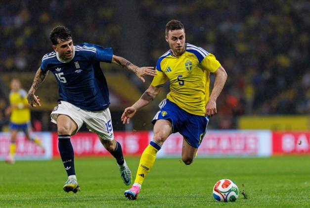 260604 Lazaros Rota of Greece and Gabriel Gudmundsson of Sweden during the International Friendly, Länderspiel, Nationalmannschaft football match between Sweden and Greece on June 4, 2026 in Stockholm. Photo: Maxim Thore BILDBYRAN kod MT JM0822 bbeng fotboll football soccer fotball träningslandskamp international friendly sverige sweden sverige a grekland greece Copyright: MAXIMxTHORE BB260604MT045