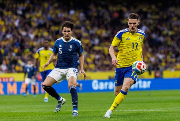260604 Panagiotis Retsos of Greece and Viktor Gyökeres of Sweden during the International Friendly, Länderspiel, Nationalmannschaft football match between Sweden and Greece on June 4, 2026 in Stockholm. Photo: Maxim Thore BILDBYRAN kod MT JM0822 bbeng fotboll football soccer fotball träningslandskamp international friendly sverige sweden sverige a grekland greece Copyright: MAXIMxTHORE BB260604MT055