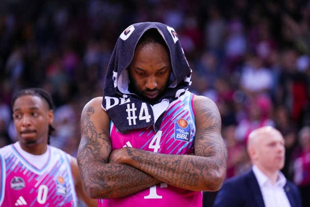 Sport Bilder des Tages 04.06.2026, xydrx, Basketball, easyCredit Basketball Bundesliga, Playoffs, Halbfinale Spiel 3, Telekom Baskets Bonn - FC Bayern München Basketball, Telekom Dome Bonn: Jeff Garrett Jr. (Telekom Baskets Bonn, 4) enttäuscht nach der Niederlage Copyright: HMBxMedia YannisxDreimann