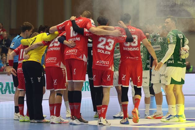 GER HBL Saison 2025 2026 MT Melsungen vs. FÜCHSE Berlin, 04.06.26, ROTHENBACH-HALLE, Kassel Begrüßung, Mittelkreis, beide Teams
