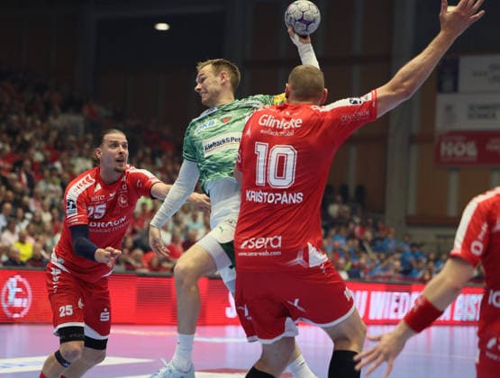 GER HBL Saison 2025 2026 MT Melsungen vs. FÜCHSE Berlin, 04.06.26, ROTHENBACH-HALLE, Kassel Mathias GIDSEL (Füchse Berlin 19) ist von Olle FORSELL SCHEFVERT (MT Melsungen 25) und Dainis KRISTOPANS (MT Melsungen 10) nicht zu stoppen