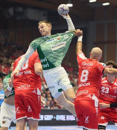 GER HBL Saison 2025 2026 MT Melsungen vs. FÜCHSE Berlin, 04.06.26, ROTHENBACH-HALLE, Kassel Mathias GIDSEL (Füchse Berlin 19), Trikot-Test durch Adrian SIPOS (MT Melsungen 8)