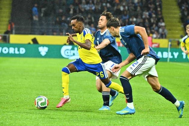STOCKHOLM, SVERIGE 20260604 Sveriges Taha Abdi Ali spelar fram bollen till 2-1 malet under torsdagens träningslandskamp i fotboll mellan Sverige och Grekland pa Strawberry arena inför fotbolls-VM i sommar. STOCKHOLM SVERIGE x10090x Copyright: xClaudioxBresciani TTx LANDSKAMP SVERIGE-GREKLAND