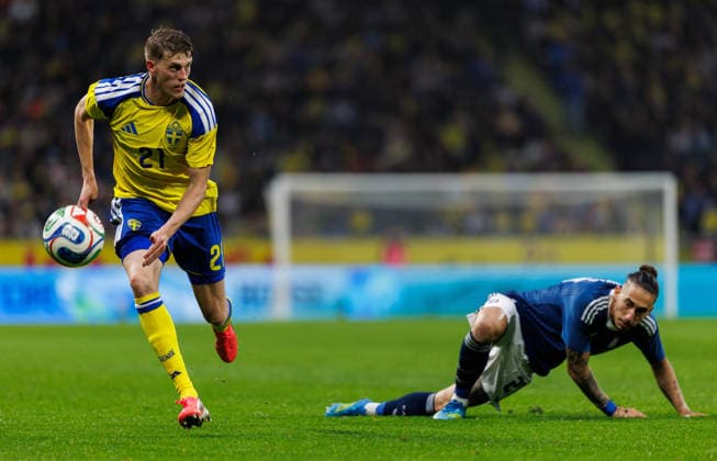 260604 Alexander Bernhardsson of Sweden during the International Friendly, Länderspiel, Nationalmannschaft football match between Sweden and Greece on June 4, 2026 in Stockholm. Photo: Maxim Thore BILDBYRAN kod MT JM0822 bbeng fotboll football soccer fotball träningslandskamp international friendly sverige sweden sverige a grekland greece Copyright: MAXIMxTHORE BB260604MT071