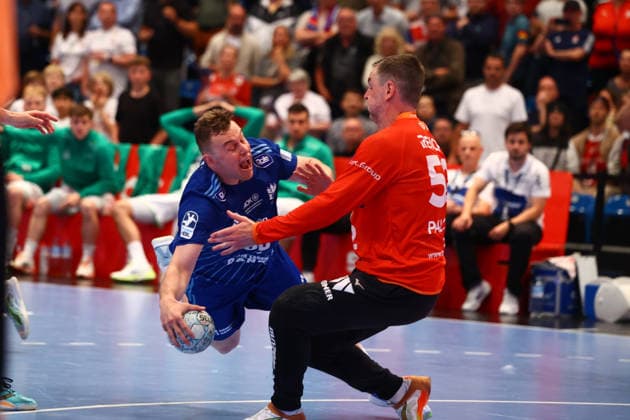 Handball I Herren I Saison 2025 2026 I Bundesliga I 33. Spieltag I HSV Hamburg - HSG Wetzlar I 04.06.2026 Moritz Sauter (33, HSV Hamburg) Andreas Palicka (52, HSG Wetzlar) Hamburg Alsterdorfer Sporthalle Hamburg Deutschland Copyright: xLobeca RalfxHomburgx